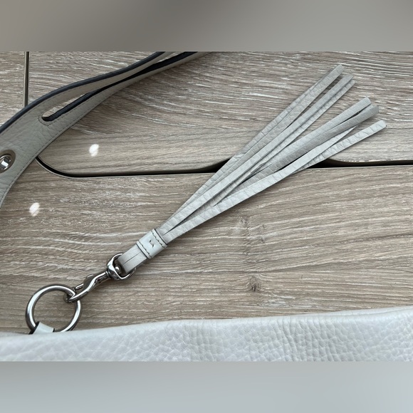 Vintage Coach White Shoulder Bag with Tassel (F04S-1438) - Picture 6 of 14